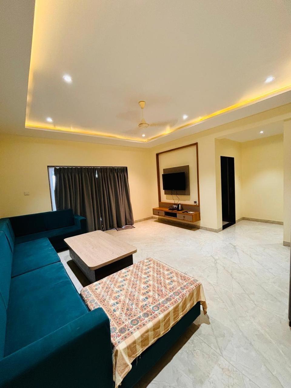 Paramount 3 Ac Bedrooms Hall Garden With Lake View Панчгани Экстерьер фото