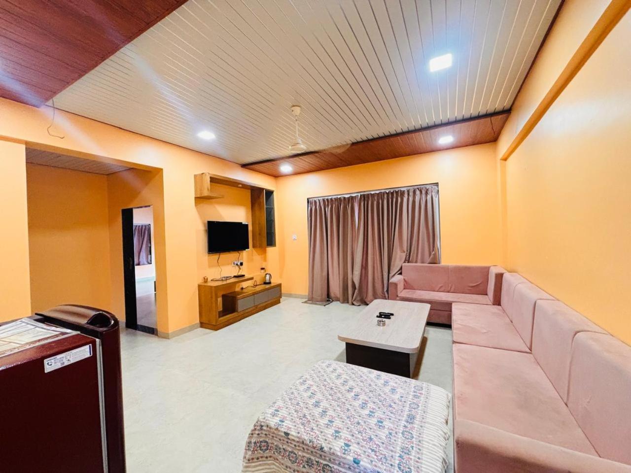 Paramount 3 Ac Bedrooms Hall Garden With Lake View Панчгани Экстерьер фото